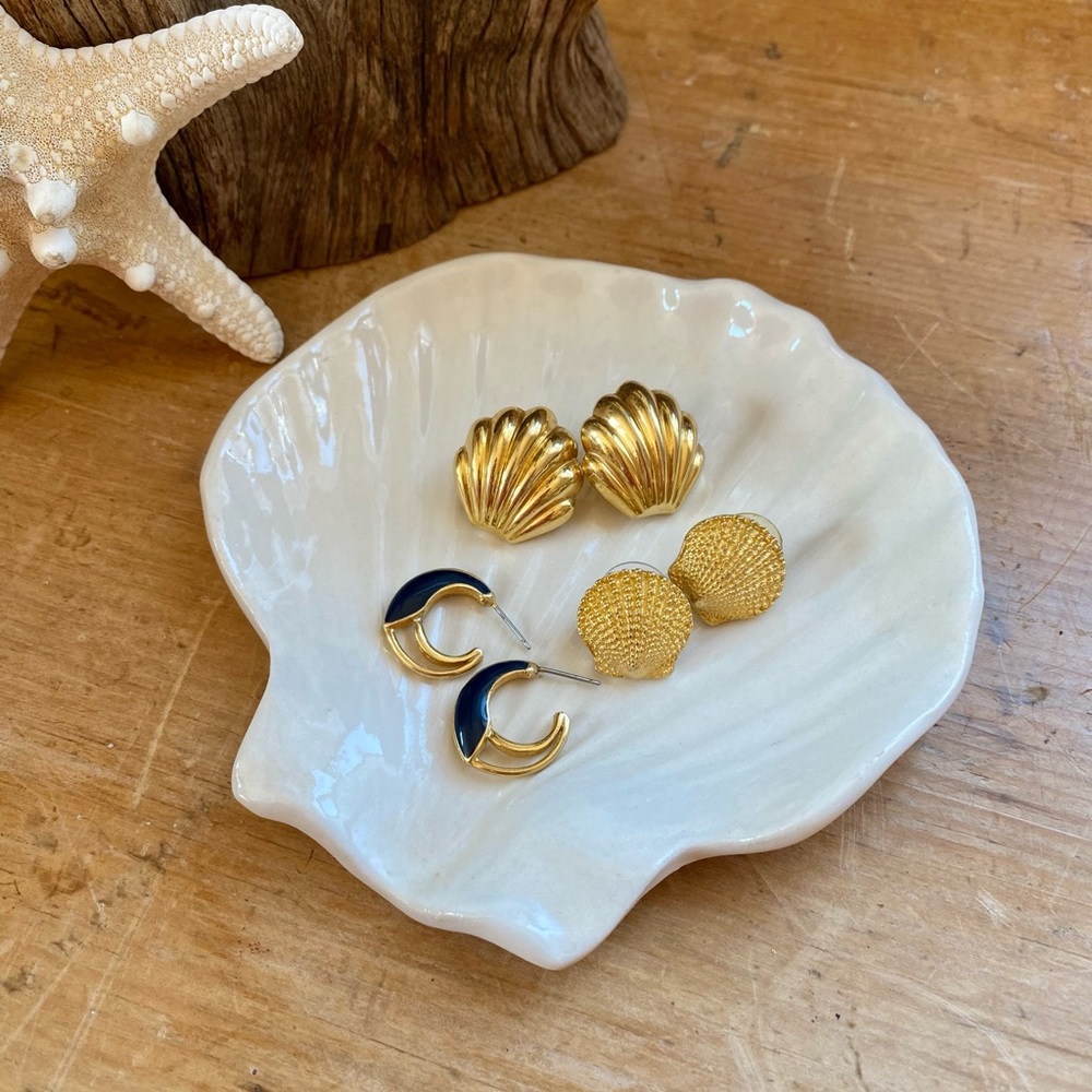 Pretty Handmade Studio Pottery Glazed White Scallop Shell Dish